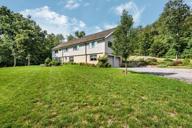 84 Burning Tree Rd, Greenwich, CT 06830 - photo 5