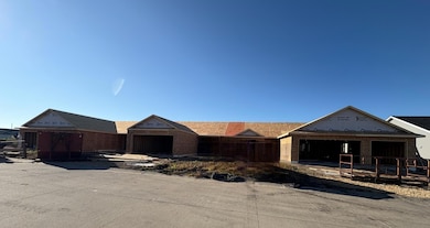 912 Katelyn Cir, Montgomery, MN 56069 - photo 2