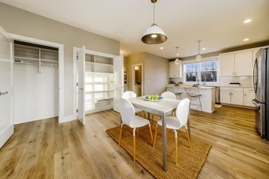 011-photo-dining-room-8825421