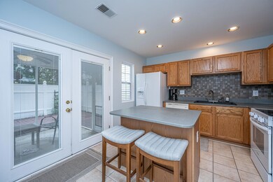Eat-In Kitchen