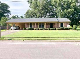 47 Clairmont Cir, Laurel, MS 39440 - photo 2