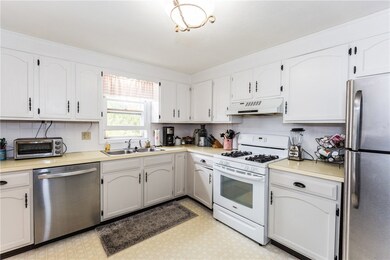 24 Deerfield Dr, Greenville, RI 02828 - photo 5
