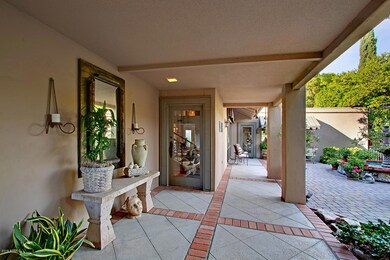 Private Entry & Foyer