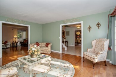 20 Ponderosa Living Room1