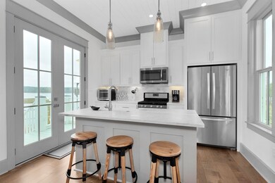 Kitchen w/Island