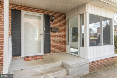 318 Lakeview Dr, Ridley Park, PA 19078 - photo 2