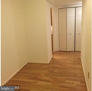 1668 Parkcrest Cir unit 301, Reston, VA 20190 - photo 2