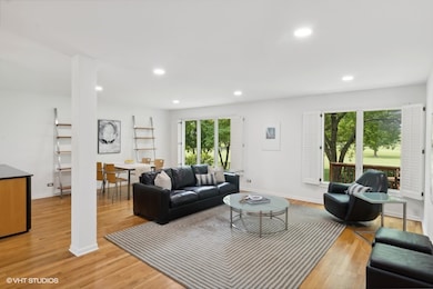 84 Manchester Dr, Buffalo Grove, IL 60089 - photo 2