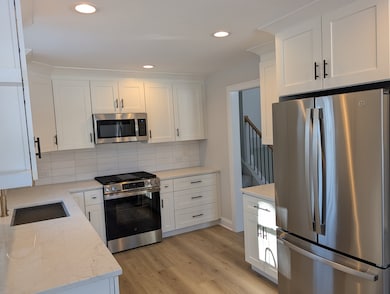 564 N Adele St, Elmhurst, IL 60126 - photo 2