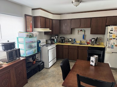 unlisted-address, Champaign, IL 61821 - photo 3