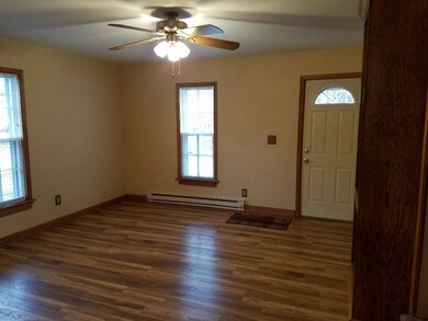 724 W 3rd St, Cedar Falls, IA 50613 - photo 5