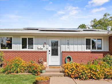 1071 Pinon Loop, Los Alamos, NM 87544 - photo 2