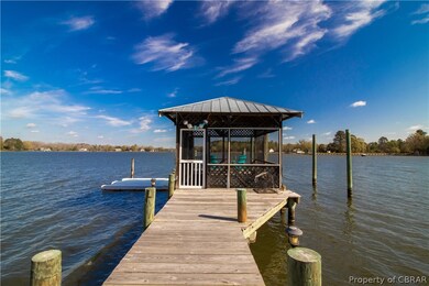 Screen porch on pier