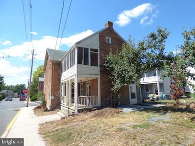 101 N Carlisle St, Greencastle, PA 17225 - photo 3