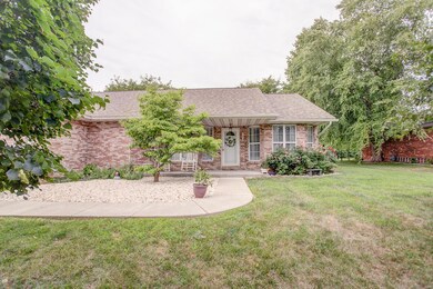 307 E Meadow Brook Dr, Freeburg, IL 62243 - photo 2