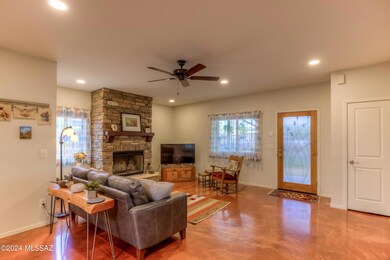 7 Living Room photo c