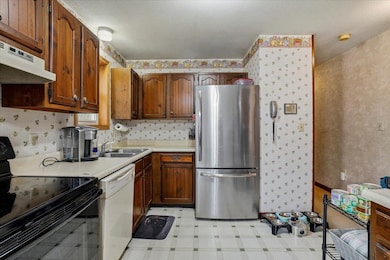 192 Charles Cir, Highgate, VT 05459 - photo 2