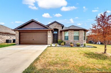 9001 Mossy Creek Ln, Fort Worth, TX 76123 - photo 2