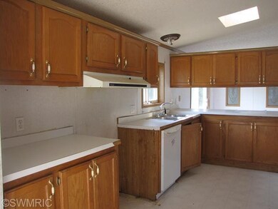 1203 Elm St, Three Rivers, MI 49093 - photo 2