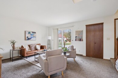 9-web-or-mls-N 94th St-S1211-009