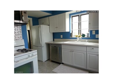 Beautiful and spacious and NEW in 2011, this kitch