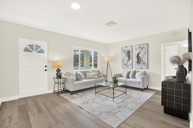 4000 Locust St NE, Saint Petersburg, FL 33703 - photo 3