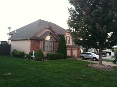 1014 Camelot Dr, Raymore, MO 64083 - photo 2