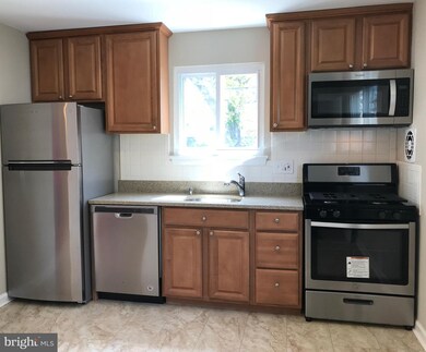 915 Elfin Ave, Capitol Heights, MD 20743 - photo 5