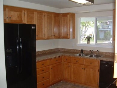 567 Village Dr, Central Point, OR 97502 - photo 4