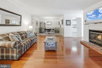 9929 Oakton Terrace Rd, Oakton, VA 22124 - photo 5