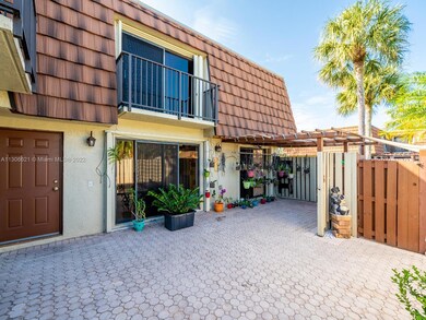 11916 SW 11th Ct, Davie, FL 33325 - photo 5