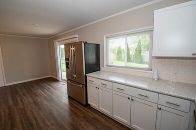 Totally updated kitchen with SS appliances, subway