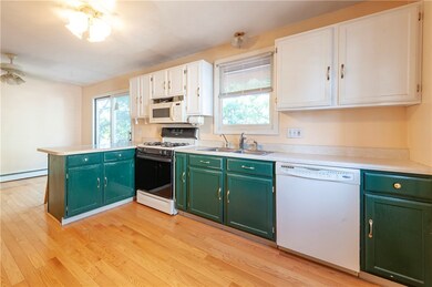 165 Rocco Ave, Pawtucket, RI 02860 - photo 4