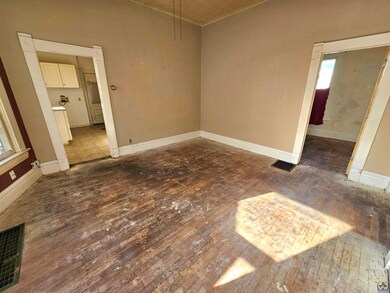 109 SW Clay St, Topeka, KS 66606 - photo 5