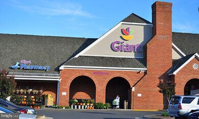 6304 Mary Todd Ln, Centreville, VA 20121 - photo 2