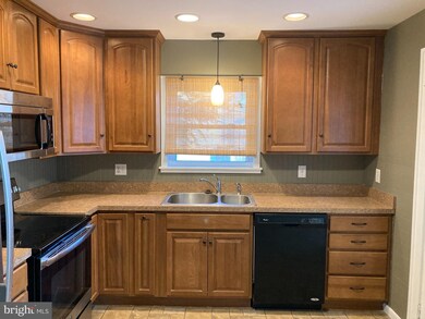 402 W Queen St, Chambersburg, PA 17201 - photo 6