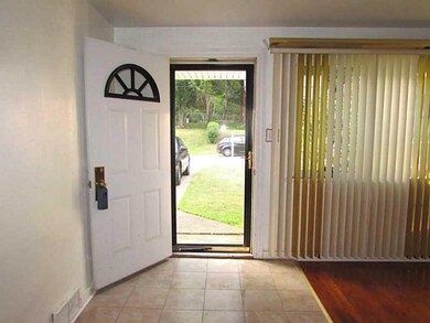 Entry/Foyer.