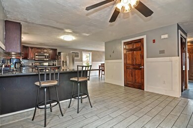 82 Bumble Bee Cir, Shrewsbury, MA 01545 - photo 6