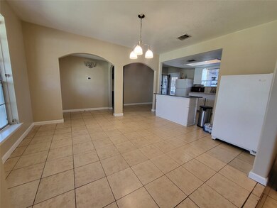 8847 Rutherford Ln, Houston, TX 77088 - photo 5