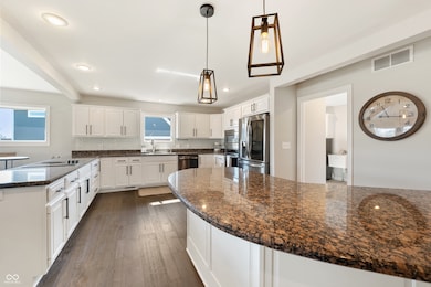 9398 W Mirror Rd, Columbus, IN 47201 - photo 7