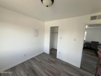 540 S Yarbrough Dr unit 6, El Paso, TX 79915 - photo 3