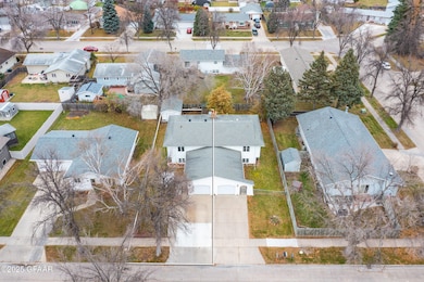 2240 Springbrook Ct, Grand Forks, ND 58201 - photo 2