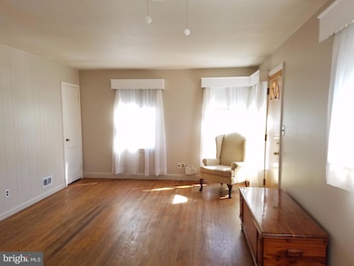 954 Lance Ave, Essex, MD 21221 - photo 6