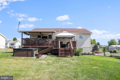 1258 Courtney Dr, Chambersburg, PA 17201 - photo 4