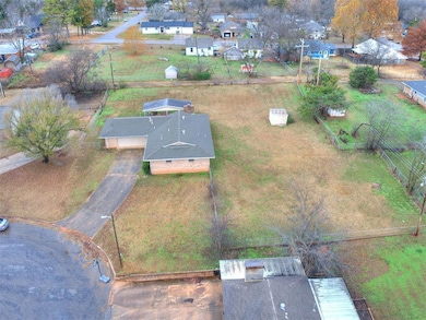 605 NE 3rd St, Luther, OK 73054 - photo 3