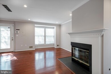 8318 Duck Hawk Way unit 10, Lorton, VA 22079 - photo 7