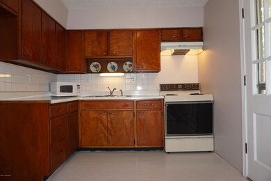 9003 Cinderella Ln, Louisville, KY 40229 - photo 7