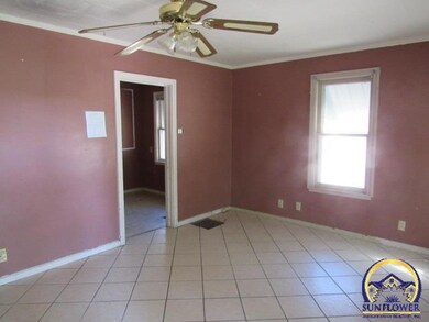 637 SW High Ave, Topeka, KS 66606 - photo 2