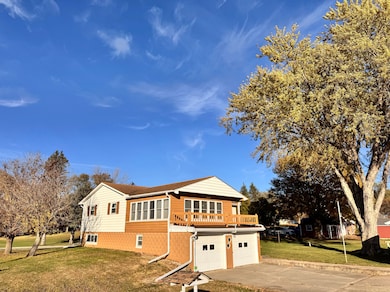 609 Walnut St, Sanborn, IA 51248 - photo 2