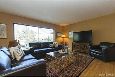 Large & Comfortable Family Room With View of Lake